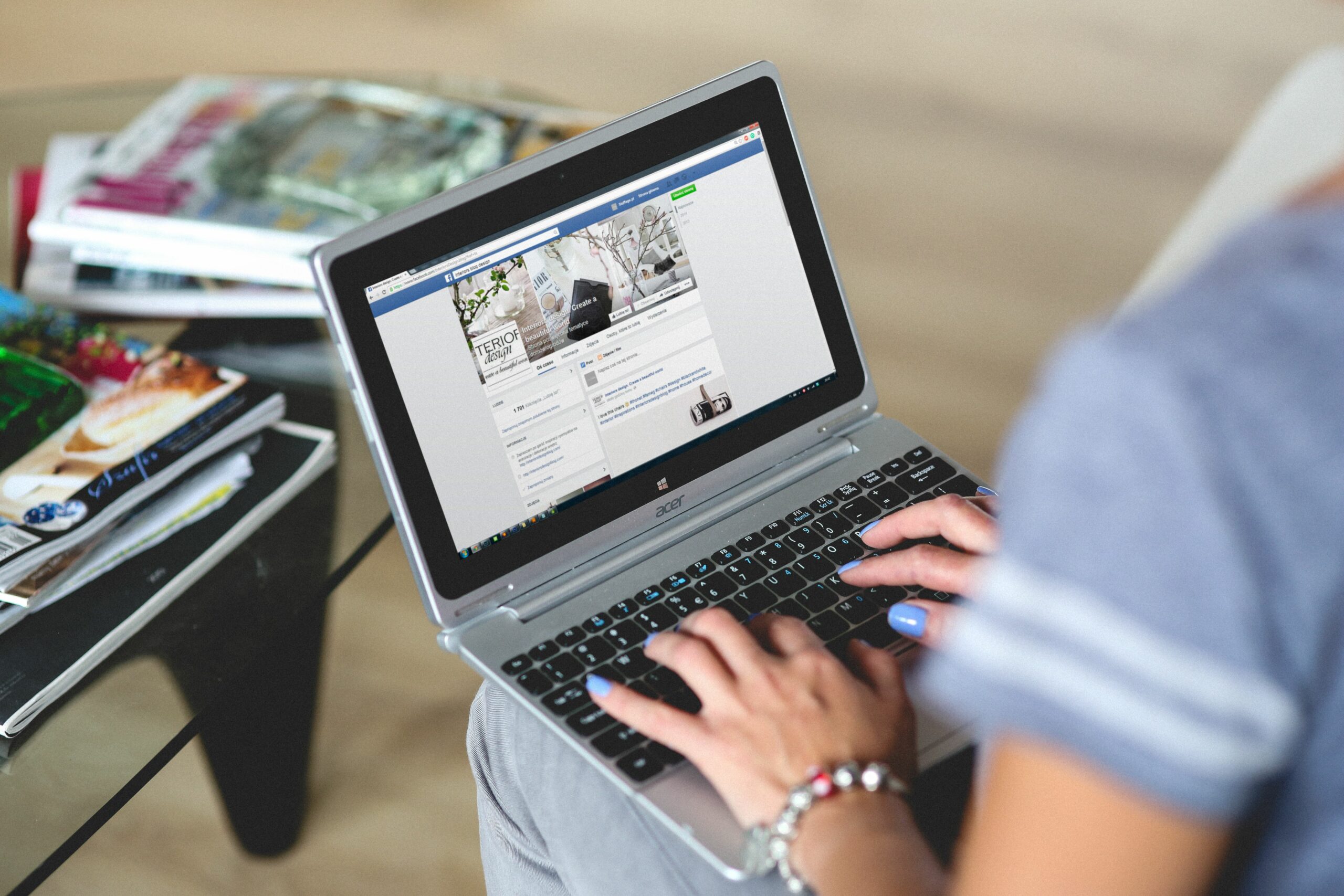 Waarom verspreidt nepnieuws zich zo snel op sociale media ?